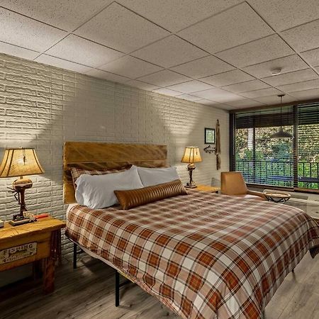 Stonegate Lodge King Bed Wifi 50In Roku Tv Salt Water Pool Room #102 Eureka Springs Kültér fotó