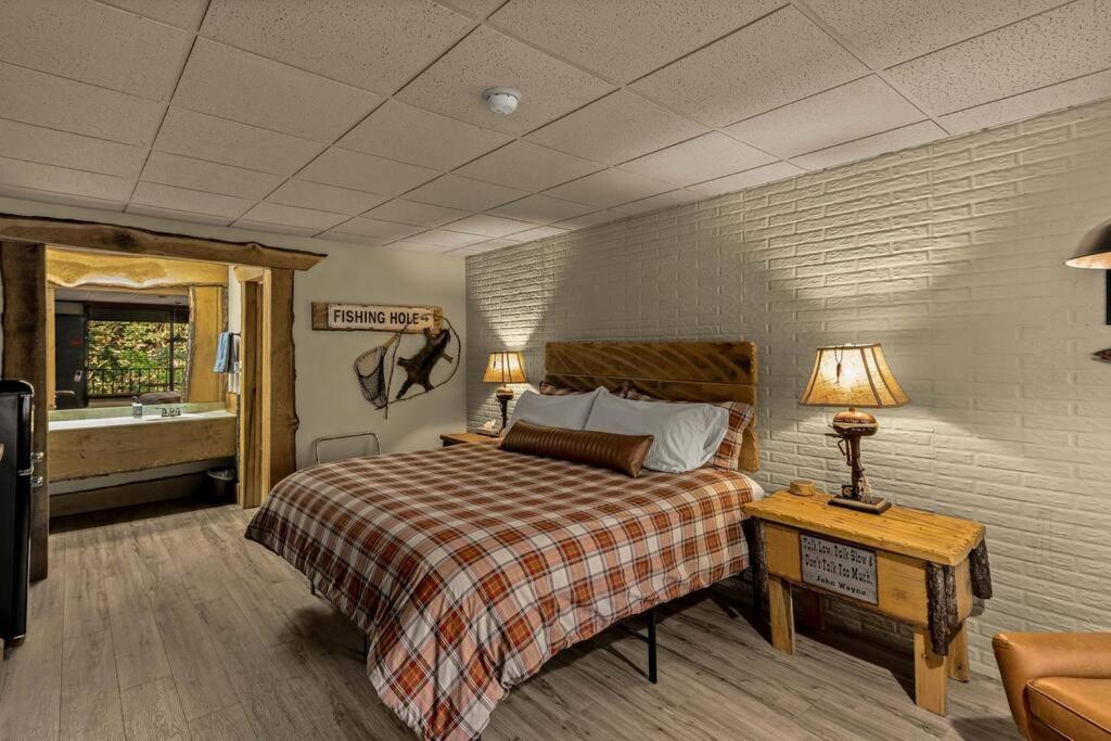 Stonegate Lodge King Bed Wifi 50In Roku Tv Salt Water Pool Room #102 Eureka Springs Kültér fotó