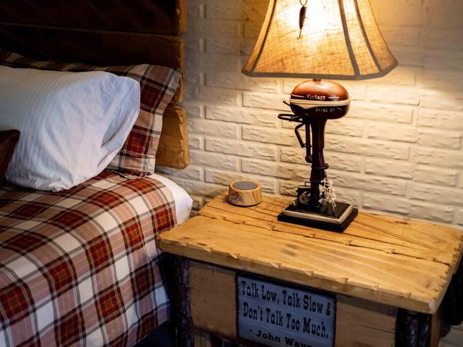 Stonegate Lodge King Bed Wifi 50In Roku Tv Salt Water Pool Room #102 Eureka Springs Kültér fotó